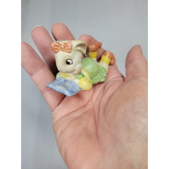 Vintage Bunny Reading a Book Figurine Occupied Japan - Picture 5 of 5